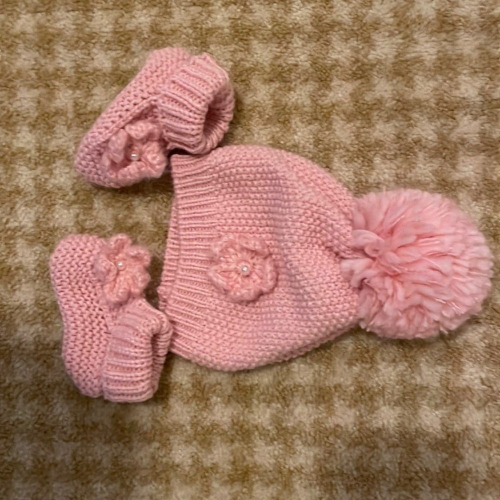 Nicole miller hat and booties set